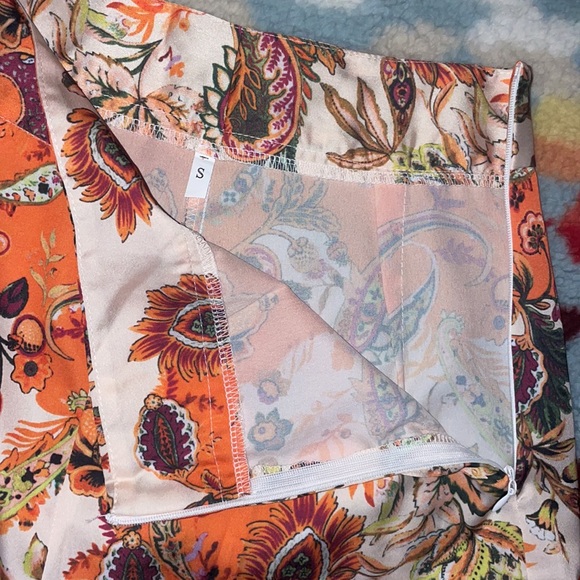 🍑🍒⭐️Wide Legged Pants🍑🍒⭐️ - Picture 3 of 3